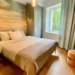 Premium Seaside Escape With Forest View And Free Parking Апартаменты