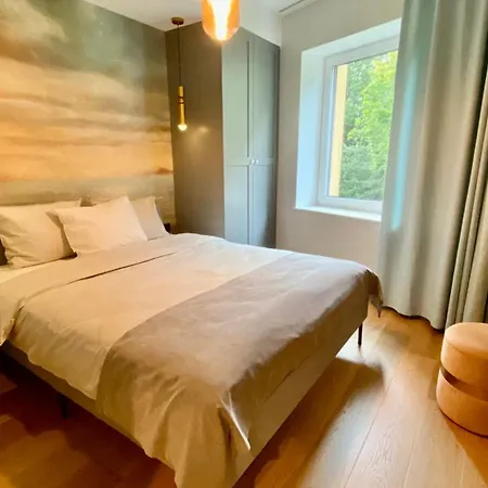 Premium Seaside Escape With Forest View And Free Parking Apartament