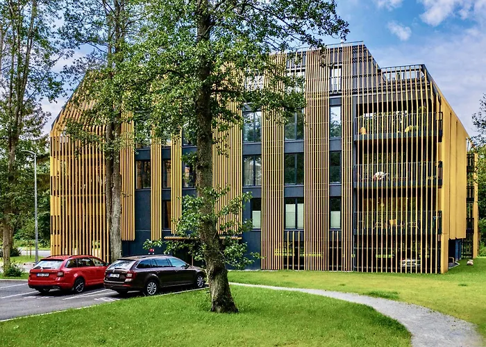 Premium Seaside Escape With Forest View And Free Parking Апартаменты *