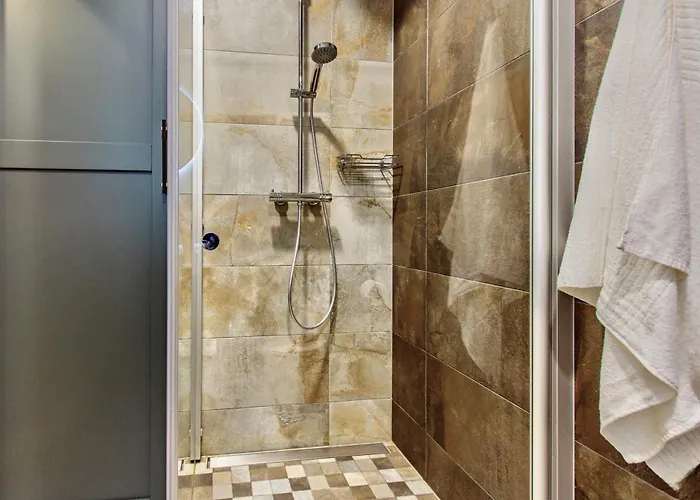 Premium Seaside Escape With Forest View And Free Parking Апартаменты *