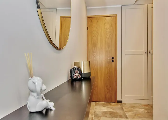 Premium Seaside Escape With Forest View And Free Parking *