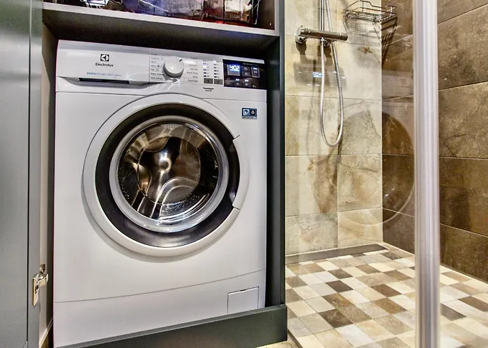 Premium Seaside Escape With Forest View And Free Parking Апартаменты