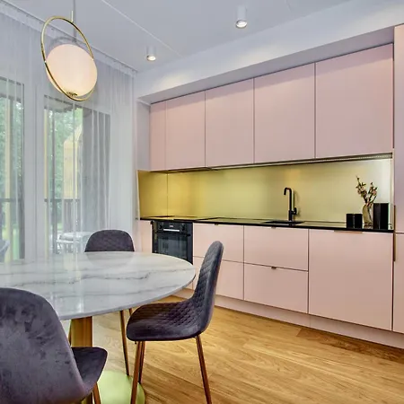 Premium Seaside Escape With Forest View And Free Parking