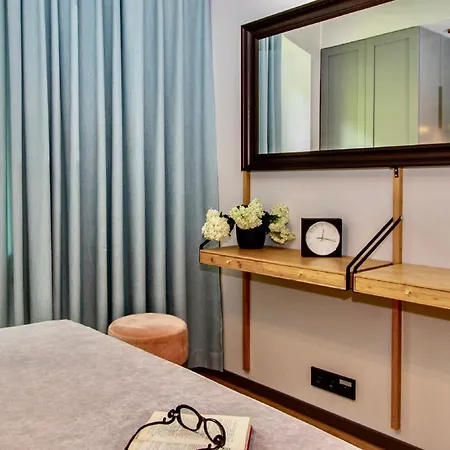 Daire Premium Seaside Escape With Forest View And Free Parking *